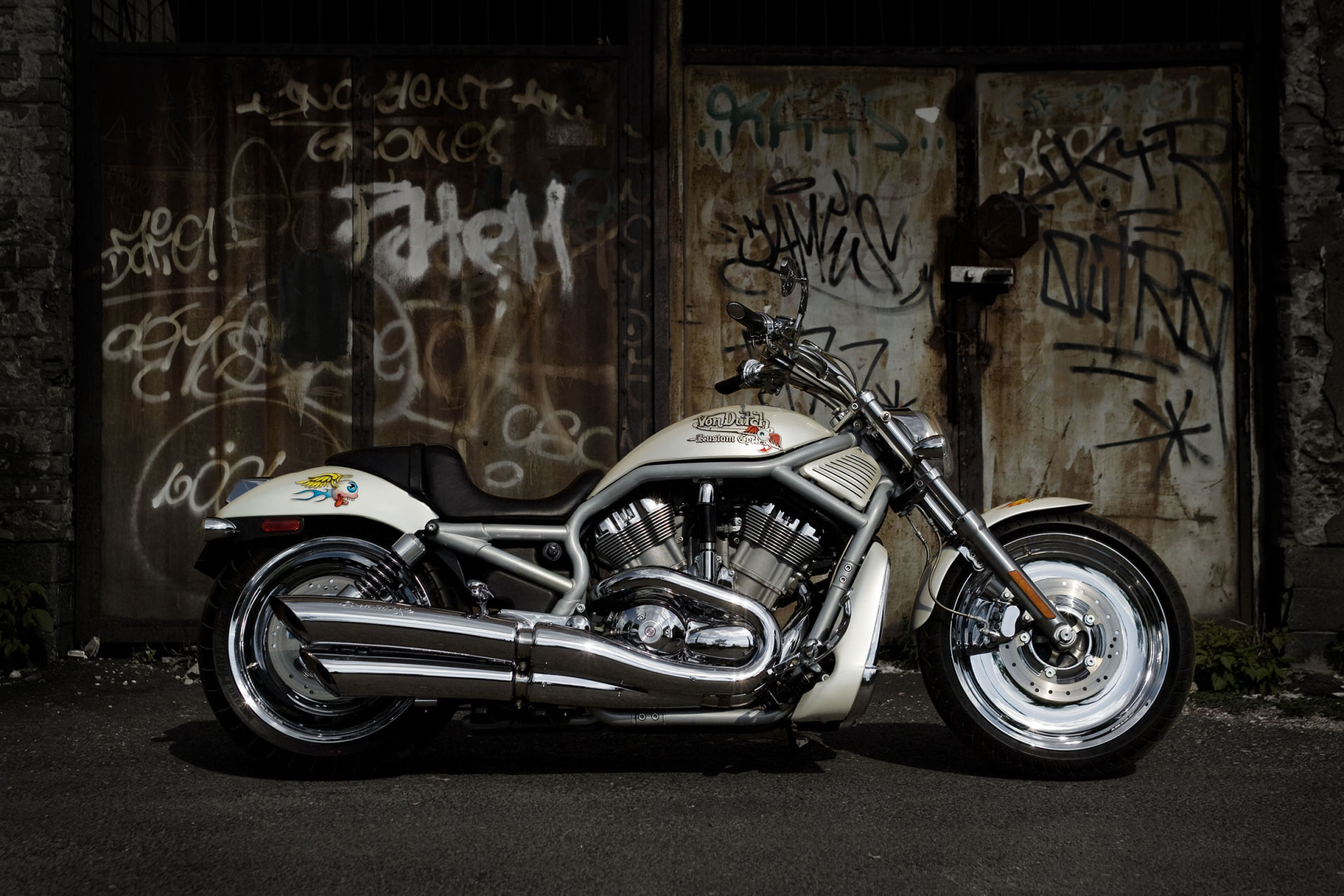 Jarek Januszewski | photos | motorbike | automotive photography | Harley-Davidson V-rod